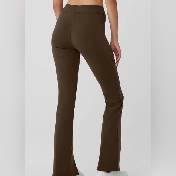 🤎Alo Airbrush High-Waist Flutter Legging- Espresso🤎 - Picture 2 of 5